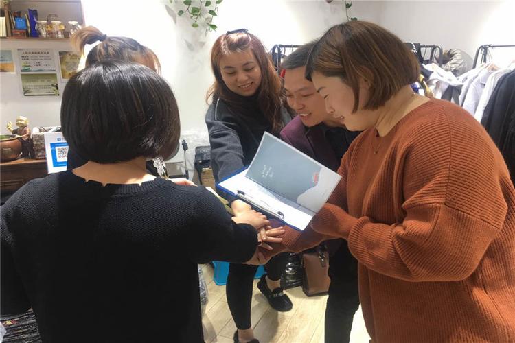 陈敏镐老师如期到达银基乐天大码服饰进行落地辅导